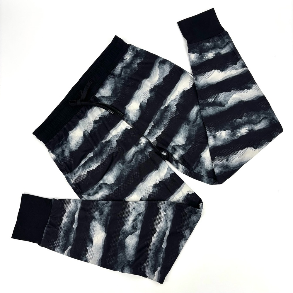 Pajar NWOT Black and White Abstract Striped Jogging Pants, Small